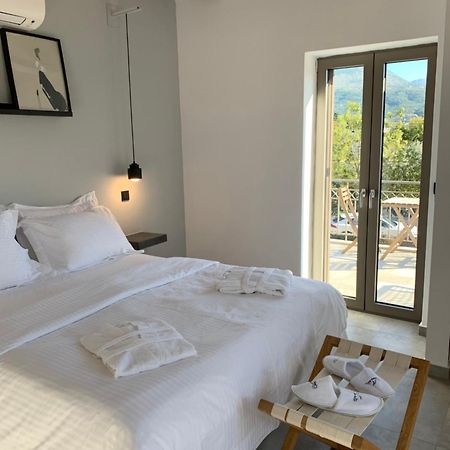 Calme Suites Mani Agios Nikolaos  Extérieur photo